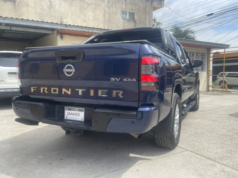 Nissan Frontier SV 2022 4x4 Doble Cabina