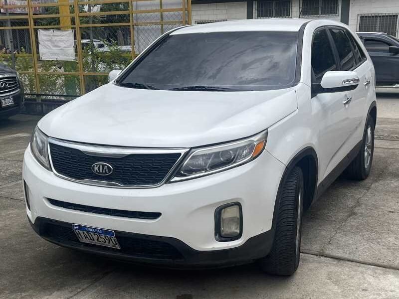 En Venta KIA SORENTO 2014 4-Cil./2.4 Economia Financiamiento Disponible