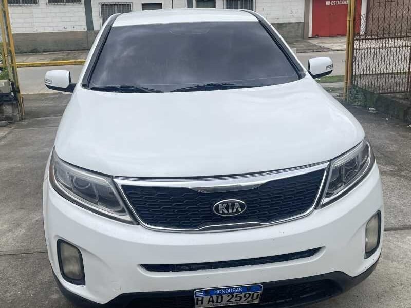 En Venta KIA SORENTO 2014 4-Cil./2.4 Economia Financiamiento Disponible