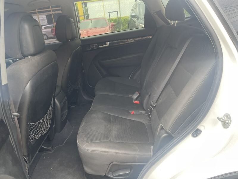En Venta KIA SORENTO 2014 4-Cil./2.4 Economia Financiamiento Disponible