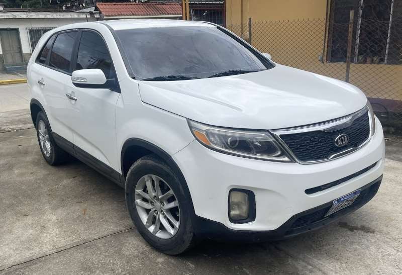 En Venta KIA SORENTO 2014 4-Cil./2.4 Economia Financiamiento Disponible