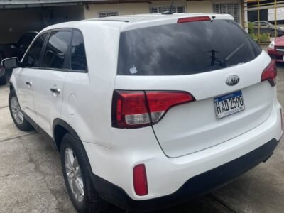 En Venta KIA SORENTO 2014 4-Cil./2.4 Economia Financiamiento Disponible