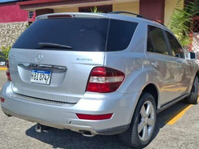 2011 Mercedes-Benz ML350 3.5/V6 Lujo y Confort - Financiamiento Disponible
