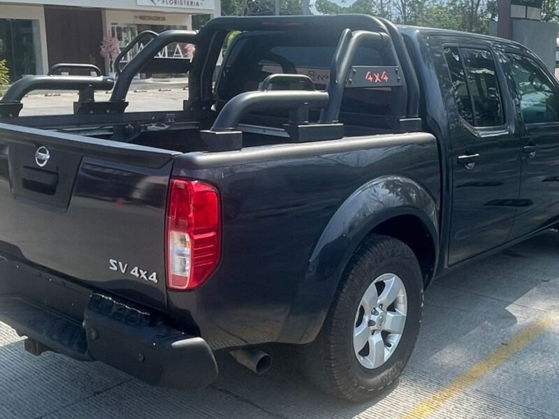 2013 Nissan Frontier 4x4 Doble Cabina-Financiamiento Disponible