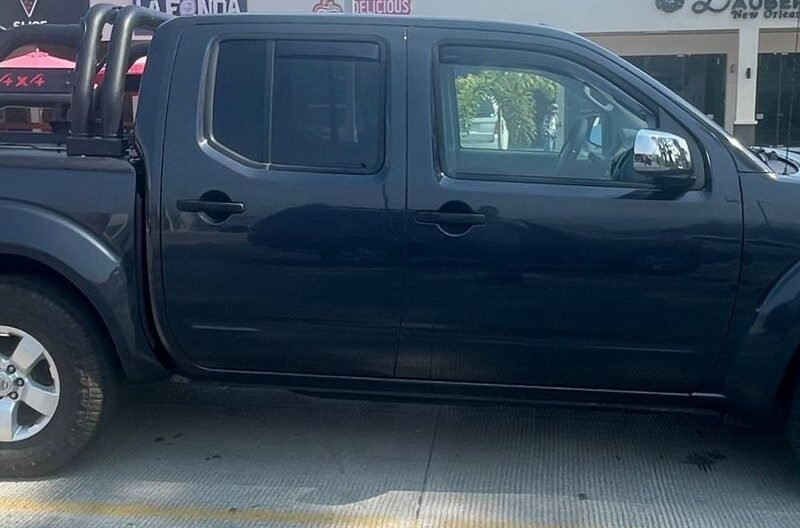 2013 Nissan Frontier 4x4 Doble Cabina-Financiamiento Disponible