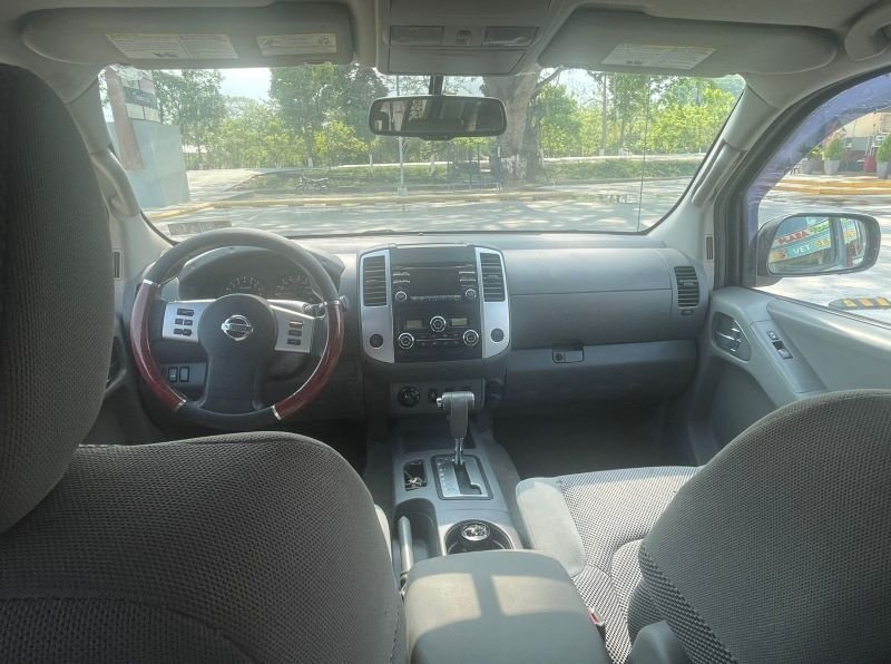 2013 Nissan Frontier 4x4 Doble Cabina-Financiamiento Disponible