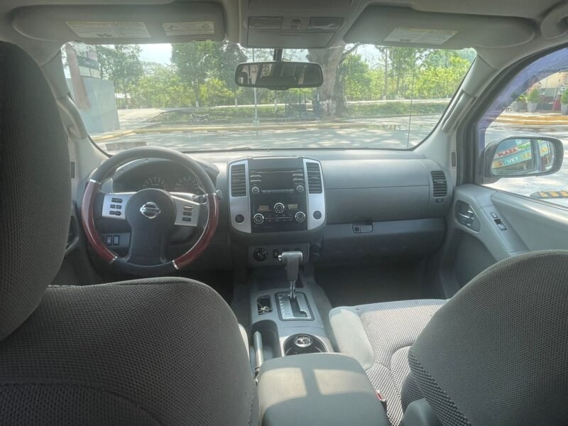 2013 Nissan Frontier 4x4 Doble Cabina-Financiamiento Disponible