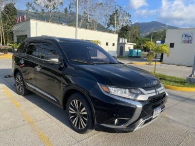 Disponible- 2020 Mitsubishi Outlander 4-Cil 4x4 3-Filas de Asientos