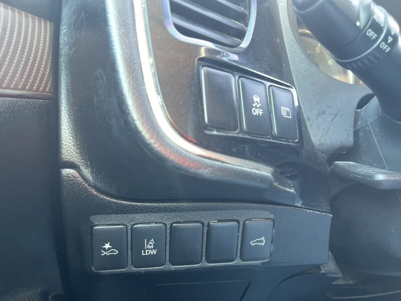 Disponible- 2020 Mitsubishi Outlander 4-Cil 4x4 3-Filas de Asientos