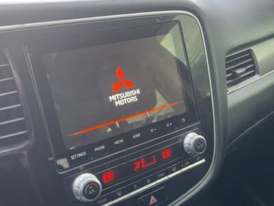 Disponible- 2020 Mitsubishi Outlander 4-Cil 4x4 3-Filas de Asientos