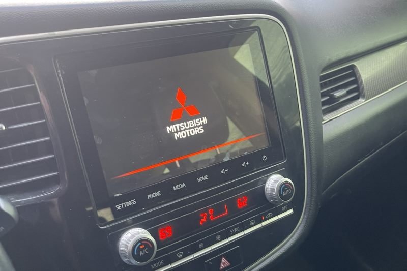 Disponible- 2020 Mitsubishi Outlander 4-Cil 4x4 3-Filas de Asientos