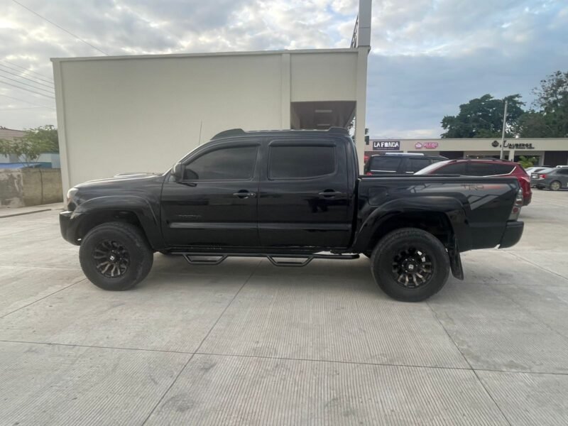 En Venta-Toyota Tacoma 2009 Doble Cabina 4x2 V6-Financiamiento Disponible