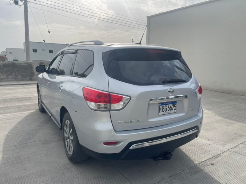 NISSAN PATHFINDER 2016 SV- Financiamiento Disponible