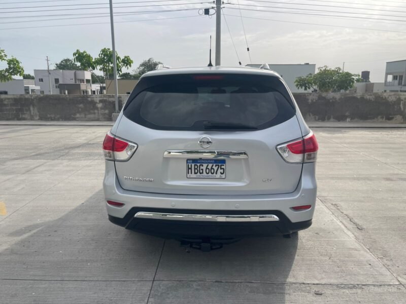 NISSAN PATHFINDER 2016 SV- Financiamiento Disponible