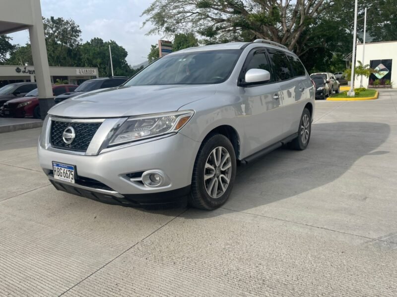 NISSAN PATHFINDER 2016 SV- Financiamiento Disponible