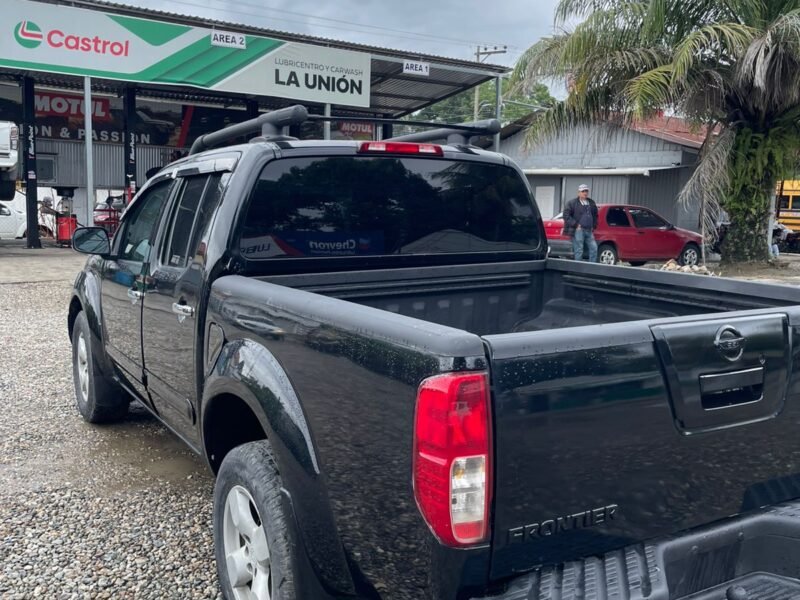 Nissan Frontier 2005 4x4 LE en excelente estado