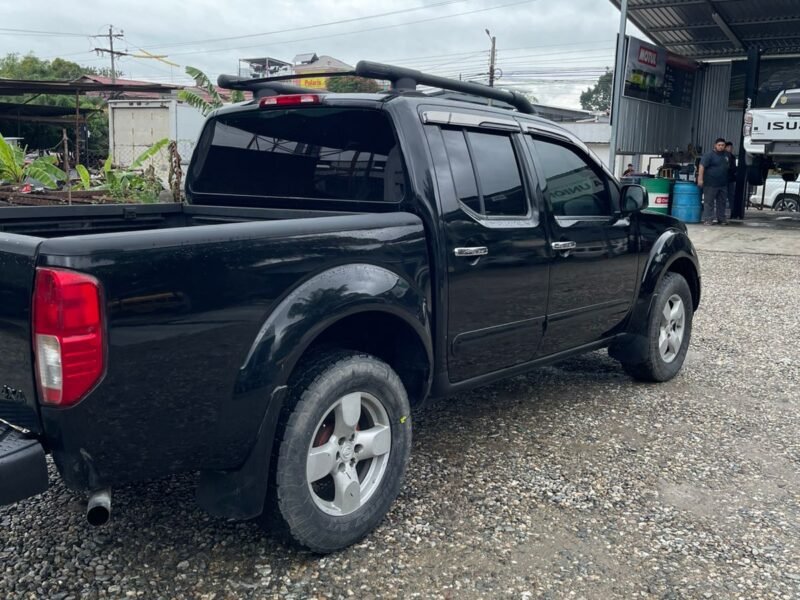 Nissan Frontier 2005 4x4 LE en excelente estado