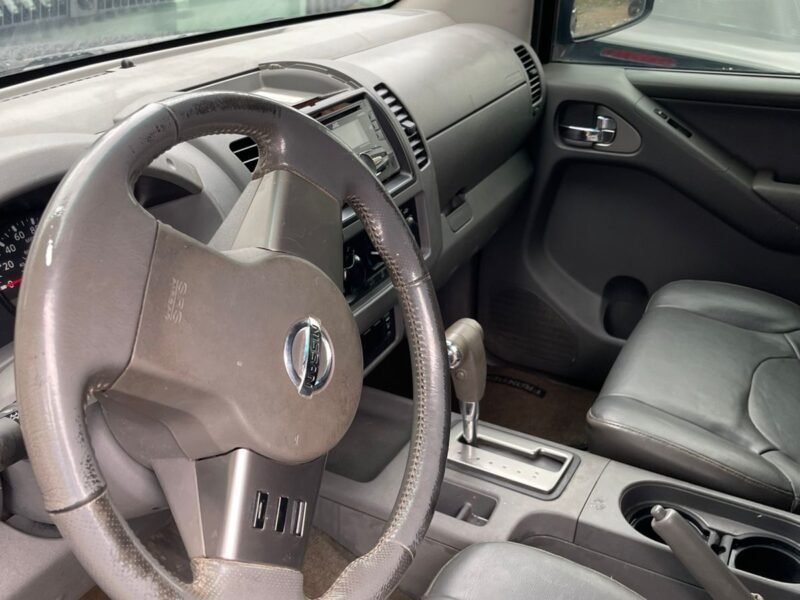 Nissan Frontier 2005 4x4 LE en excelente estado